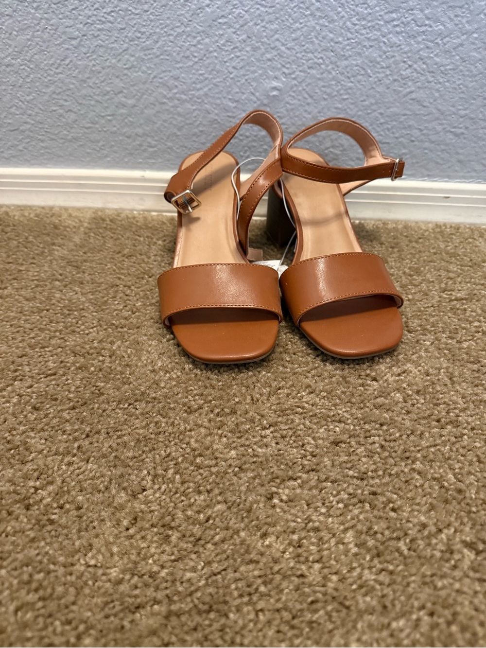 NWT Women's Tan Block Heel Sandals